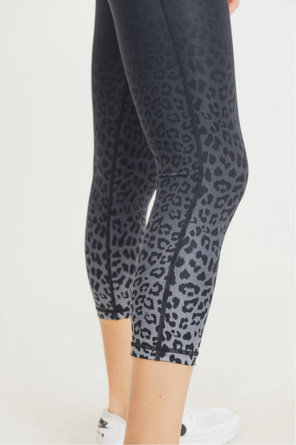 Leopard Tip Ombre Print Capri Leggings